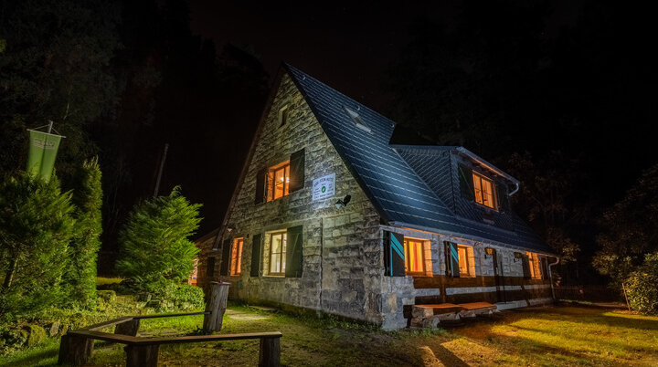 Karl-Stein-Hütte bei Nacht | © Manuel Osburg